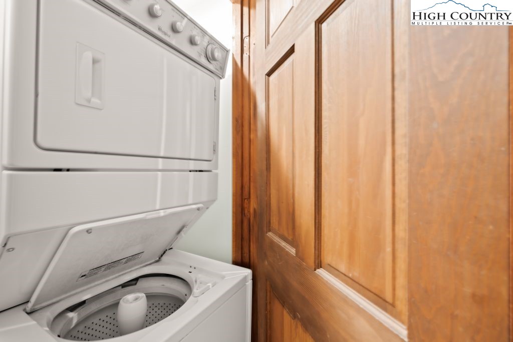 737 Tennant Road Newland, NC 28657 - Photo 24 of 38 a utility room with dryer and washer