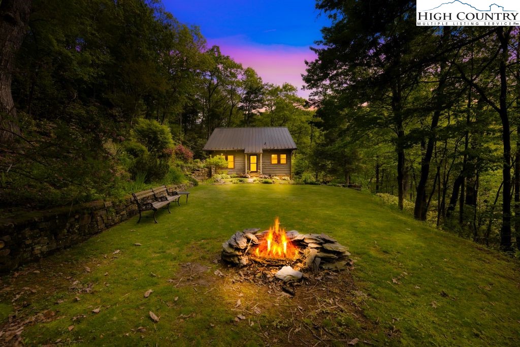 737 Tennant Road Newland, NC 28657 - Photo 8 of 38 a swimming pool with wooden fence