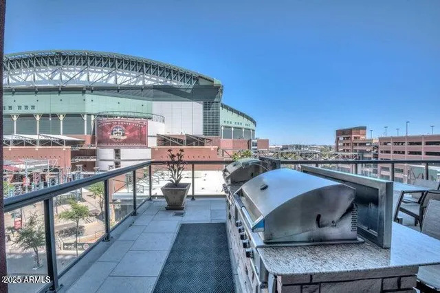 a picture of city view