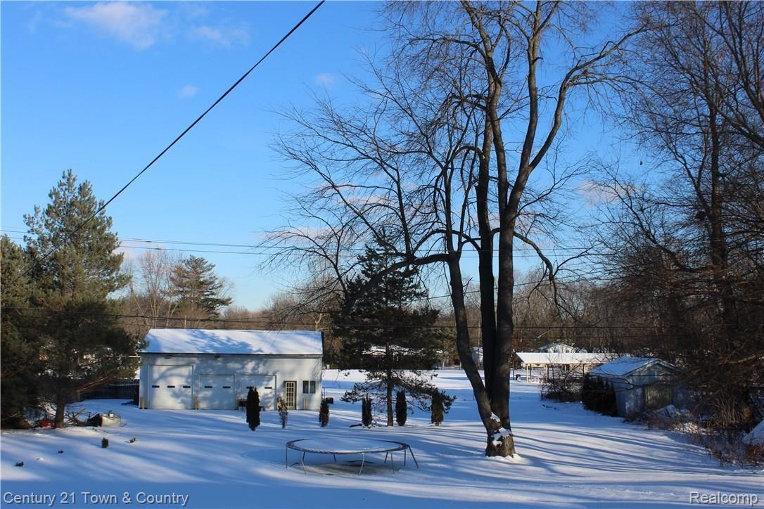 1050 Porter Road White Lake, MI 48383 - Photo 2 of 14 IMG_1368.JPG