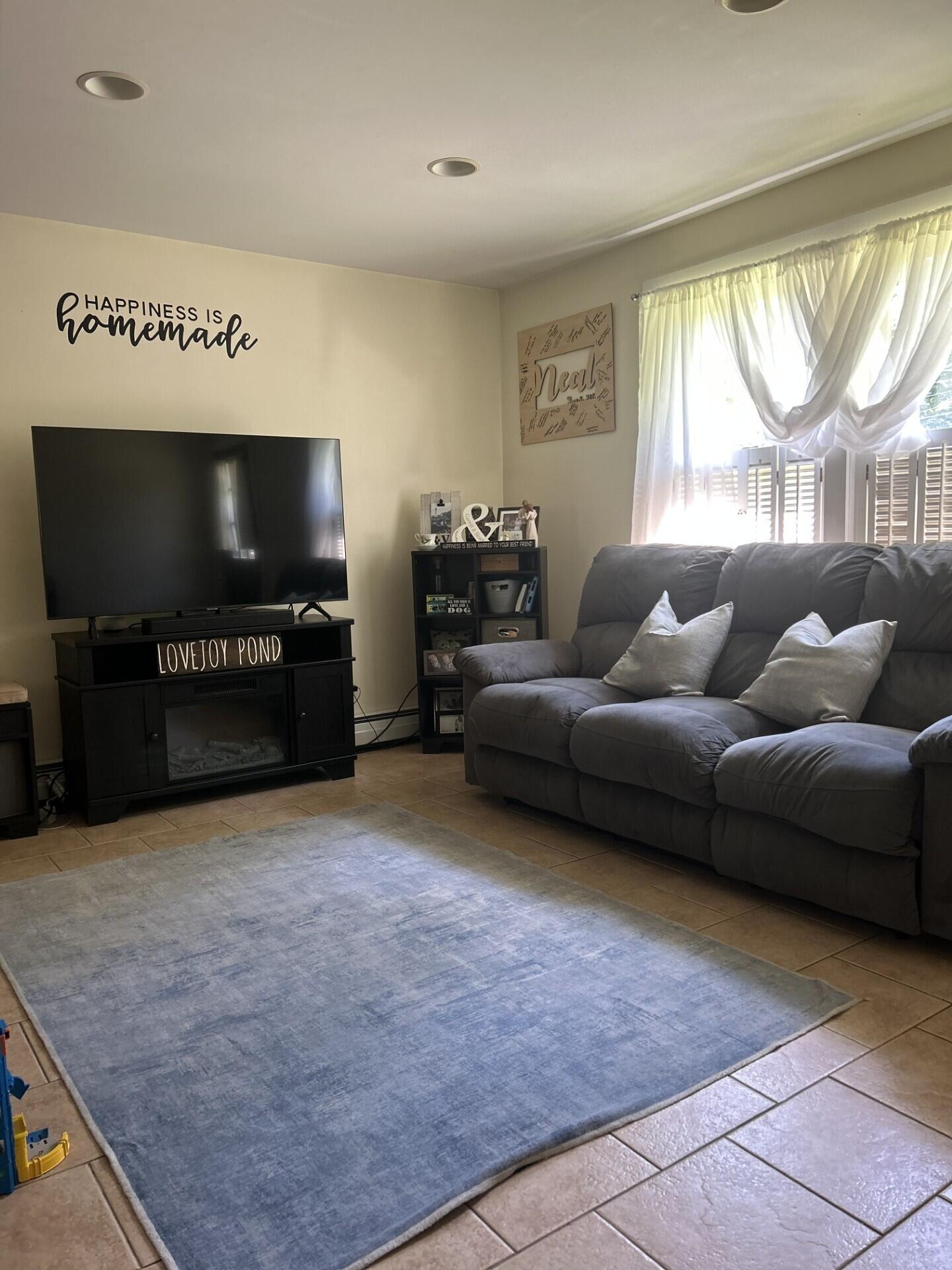 6 Field Fayette, ME 04349 - Photo 12 of 24 0397 living room