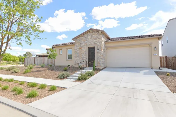 $610,000 | 668 Rock Crest Avenue, Madera, CA 93636
