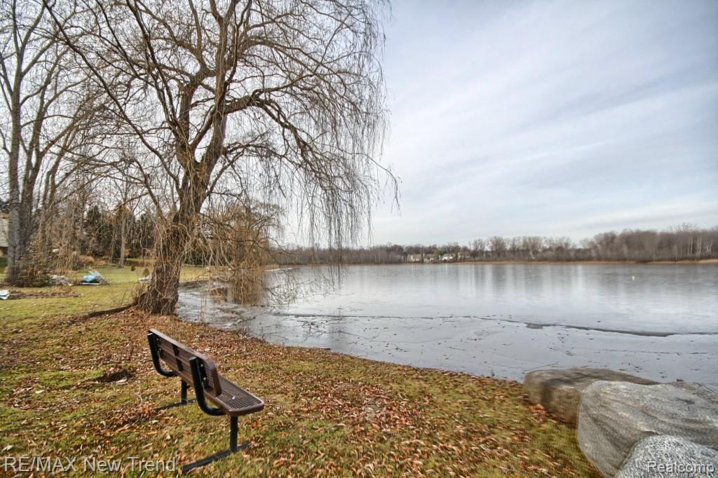 2962 Hiller Road West Bloomfield, MI 48324 - Photo 42 of 48 Darb Lake