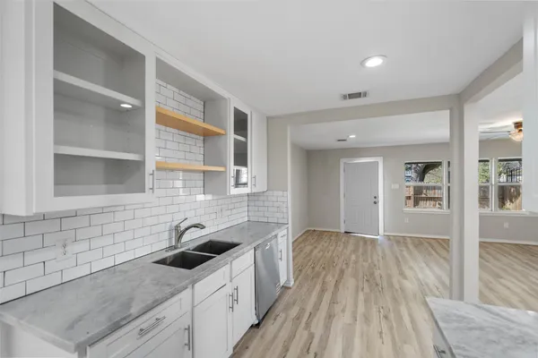 $1,900 | 7019 Sur Court, Houston, TX 77033