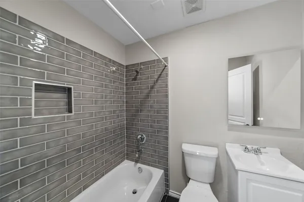 $1,900 | 7019 Sur Court, Houston, TX 77033