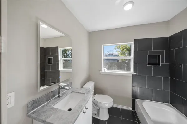 $1,900 | 7019 Sur Court, Houston, TX 77033