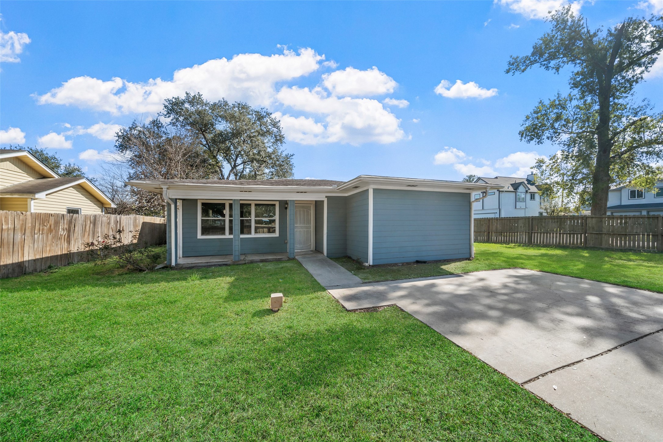 7019 Sur Court Houston, TX 77033 - Photo 2 of 22 a view of a yard in front of a house with large trees