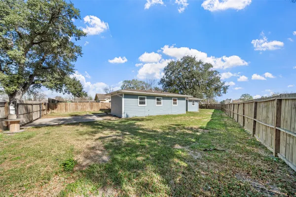 $1,900 | 7019 Sur Court, Houston, TX 77033