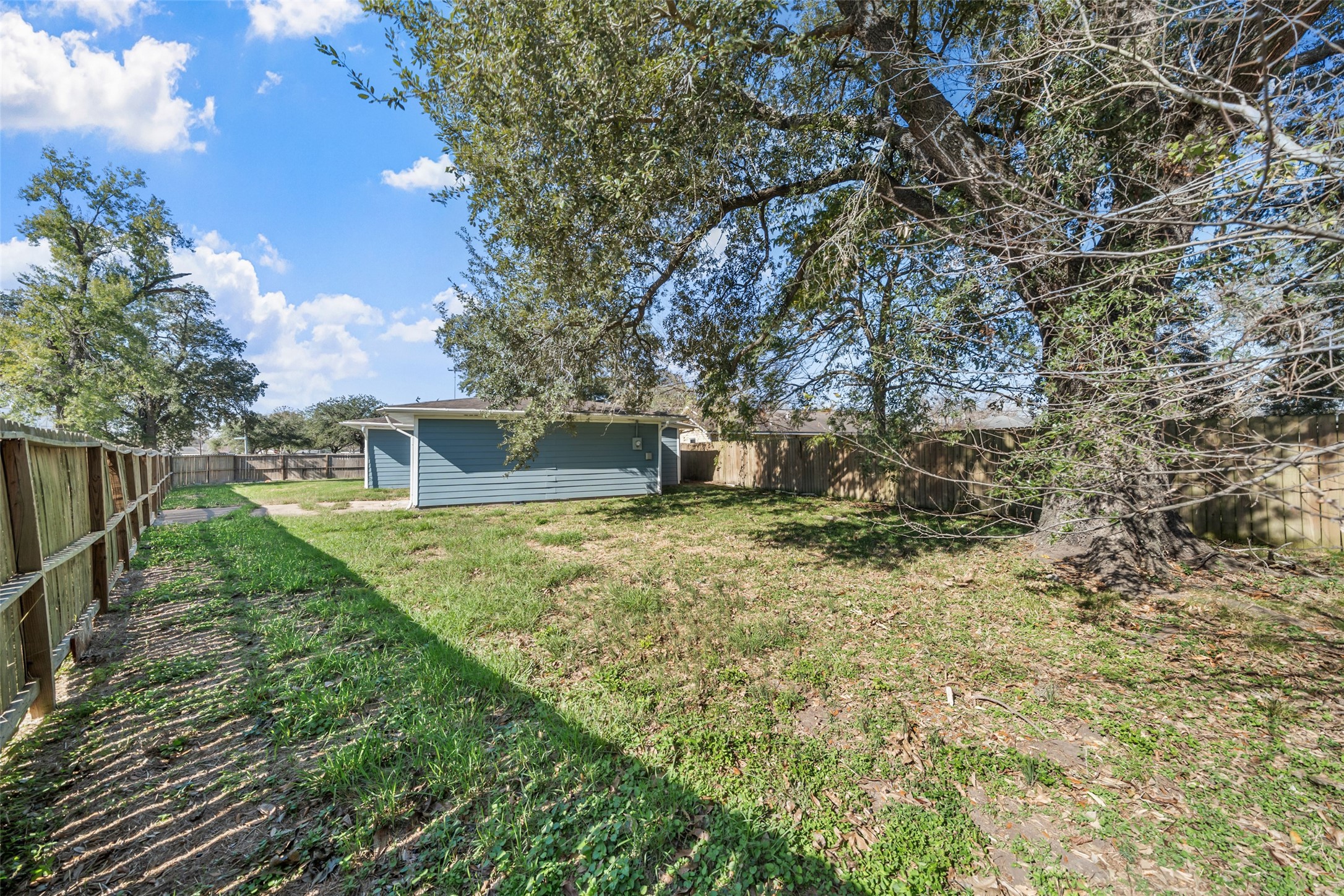7019 Sur Court Houston, TX 77033 - Photo 22 of 22 a backyard of a house with lots of green space
