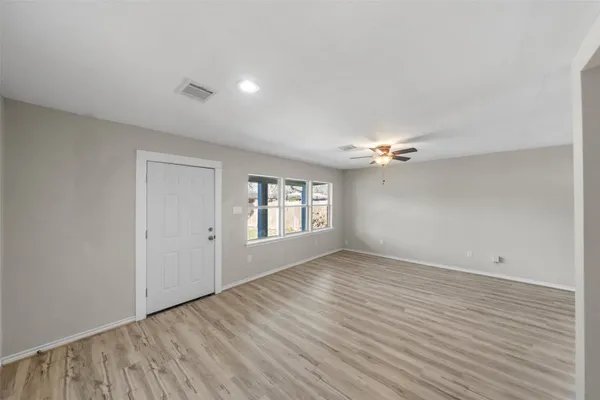 $1,900 | 7019 Sur Court, Houston, TX 77033