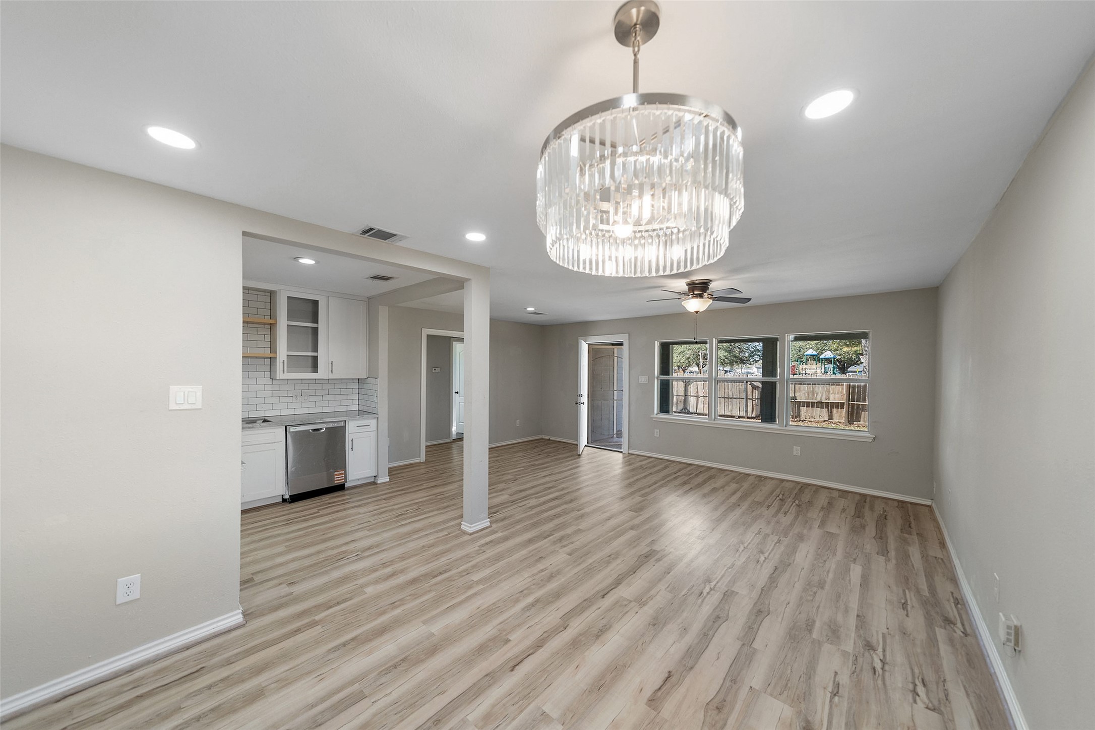 7019 Sur Court Houston, TX 77033 - Photo 4 of 22