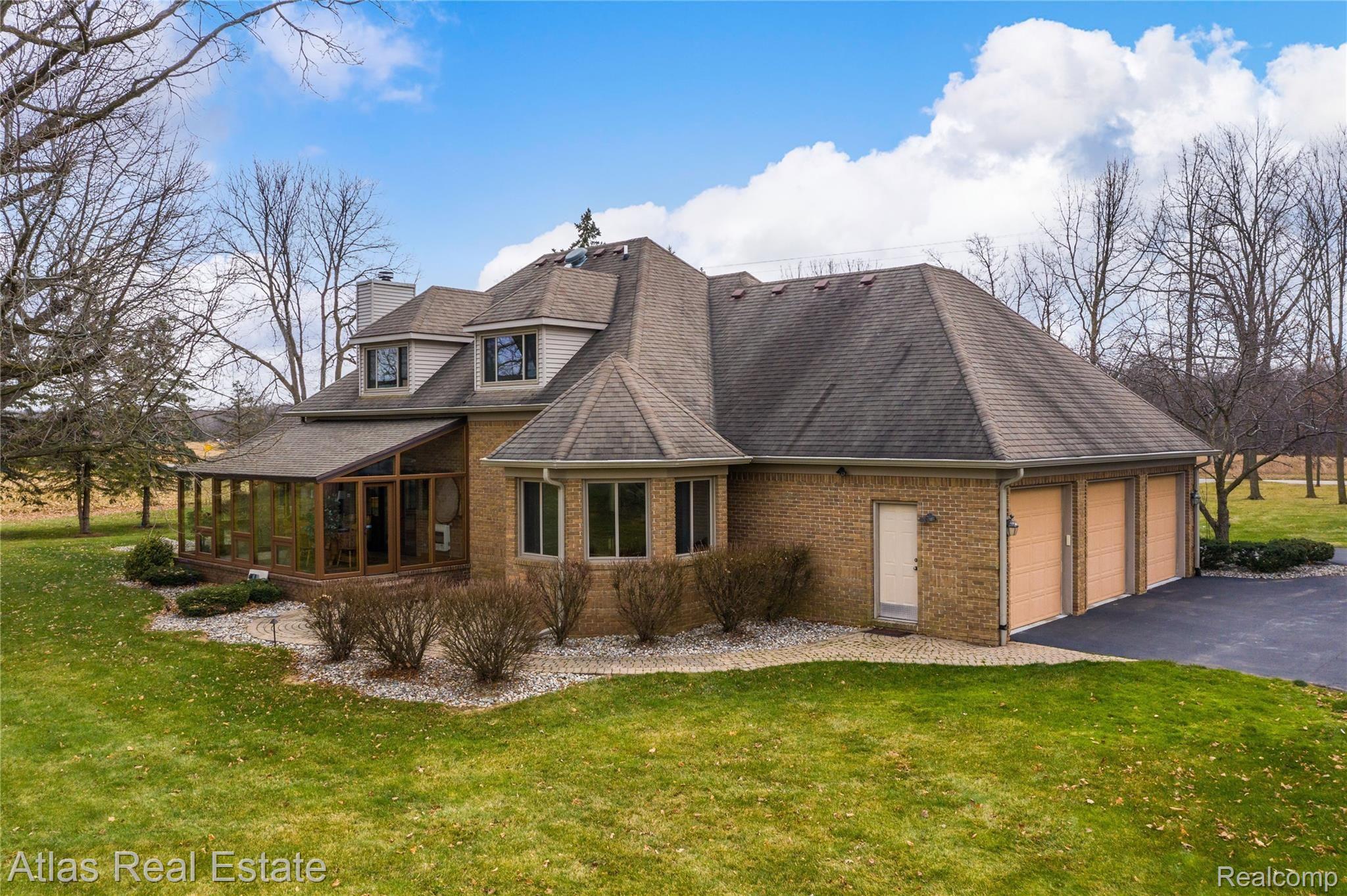 7217 Perry Road Grand Blanc, MI 48439 - Photo 3 of 84 Exteriors (19 of 25).jpg