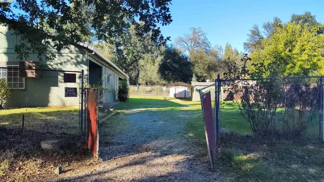 a view of a house with a backyard