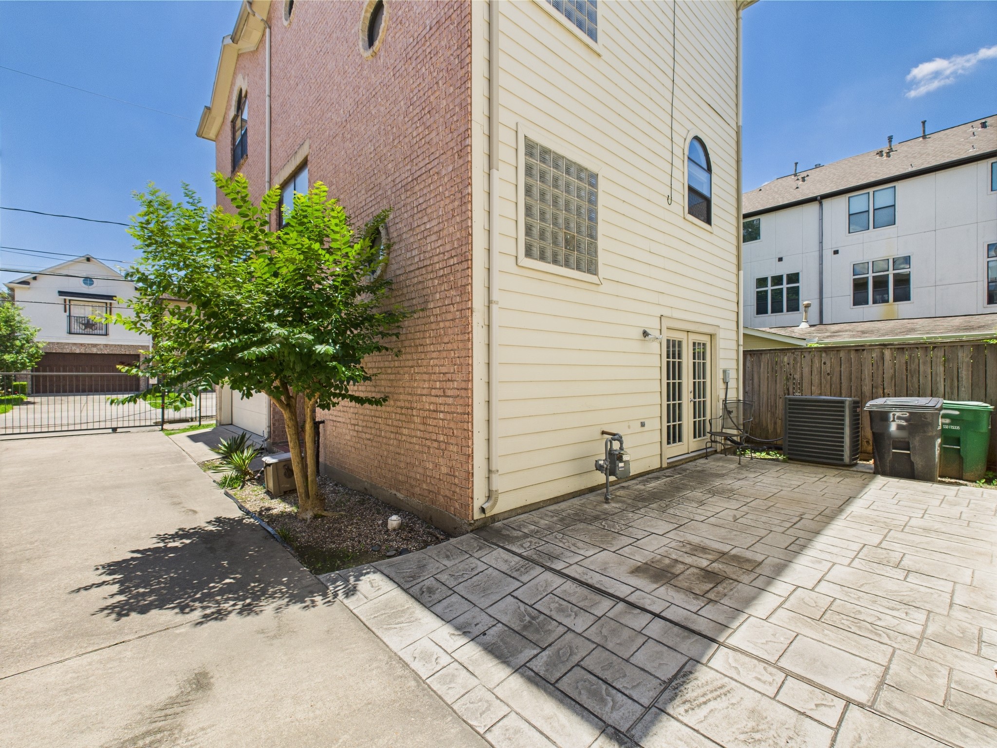 5810 Darling Street, Unit F Houston, TX 77007 - Photo 36 of 38 Private parking space