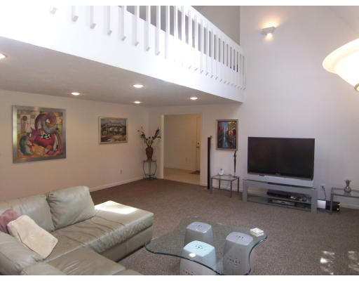 32 Edwards Road Foxboro, MA 02035 - Photo 4 of 30 Gallery Image 4