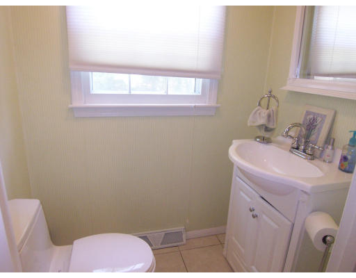 32 Edwards Road Foxboro, MA 02035 - Photo 6 of 30 Gallery Image 6