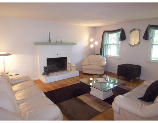 32 Edwards Road Foxboro, MA 02035 - Photo 10 of 30 Gallery Image 10