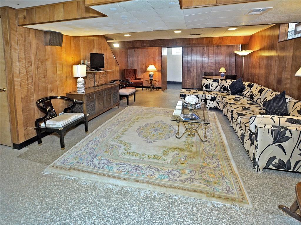 27 Greenwood Road Pittsburgh, PA 15221 - Photo 17 of 27 Gallery Image 17
