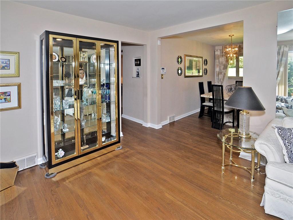 27 Greenwood Road Pittsburgh, PA 15221 - Photo 10 of 27 Gallery Image 10