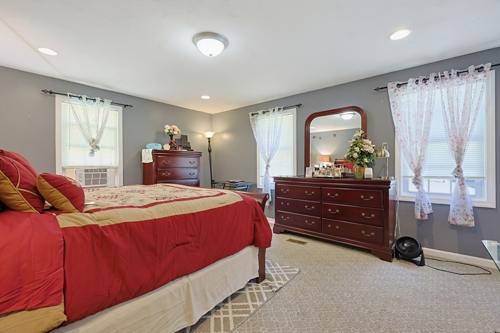 17 Bolton Street Worcester, MA 01604 - Photo 14 of 27