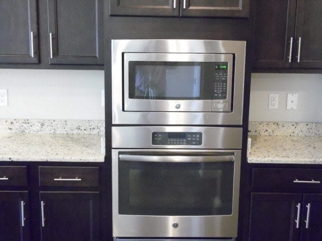 31452 Hoot Owl Road Daphne, AL 36527 - Photo 8 of 25 Oven Microwave