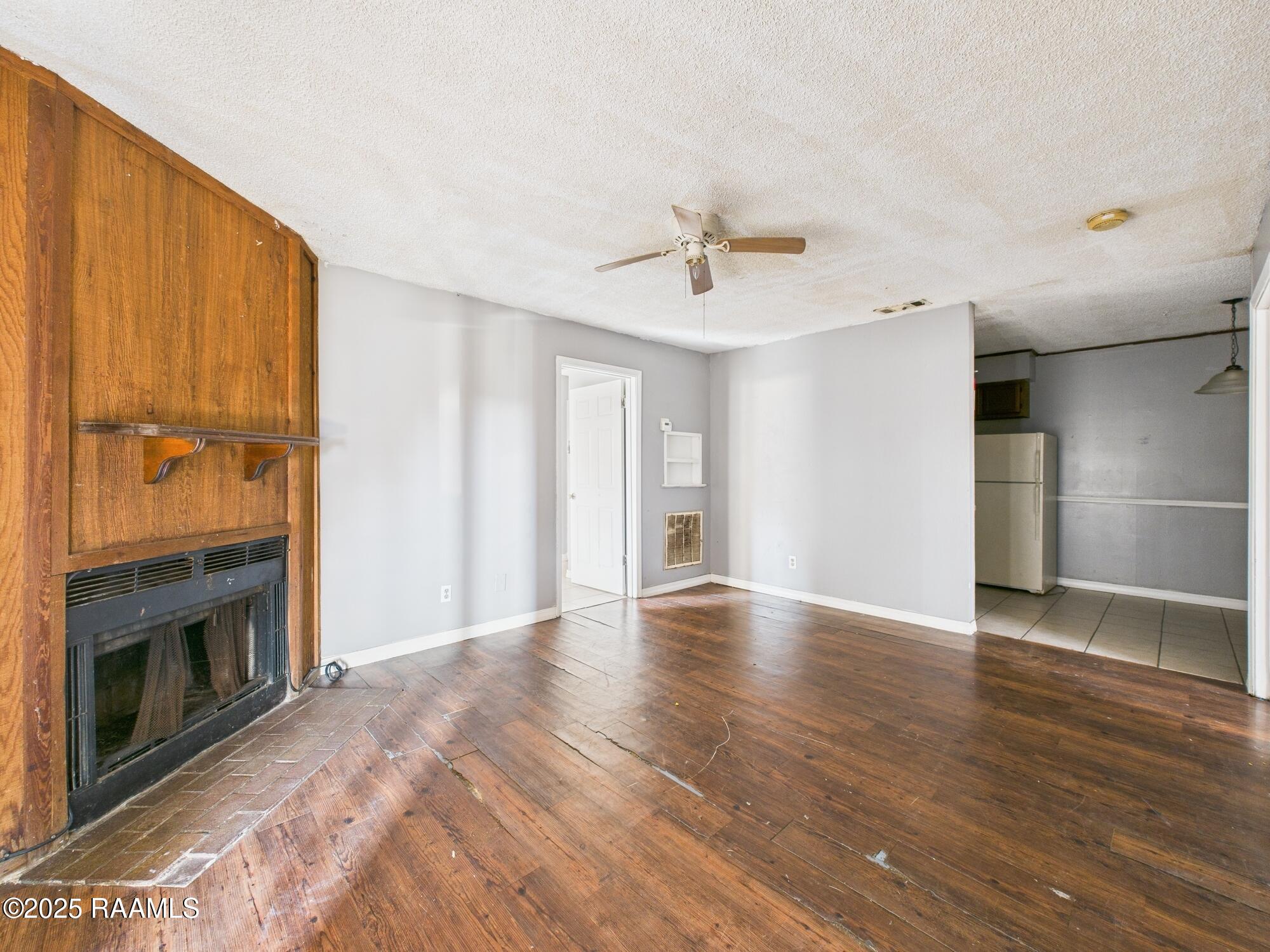 102 Limoges Street, Unit A Duson, LA 70529 - Photo 3 of 15 CAM04246G0-PR0210-STILL001