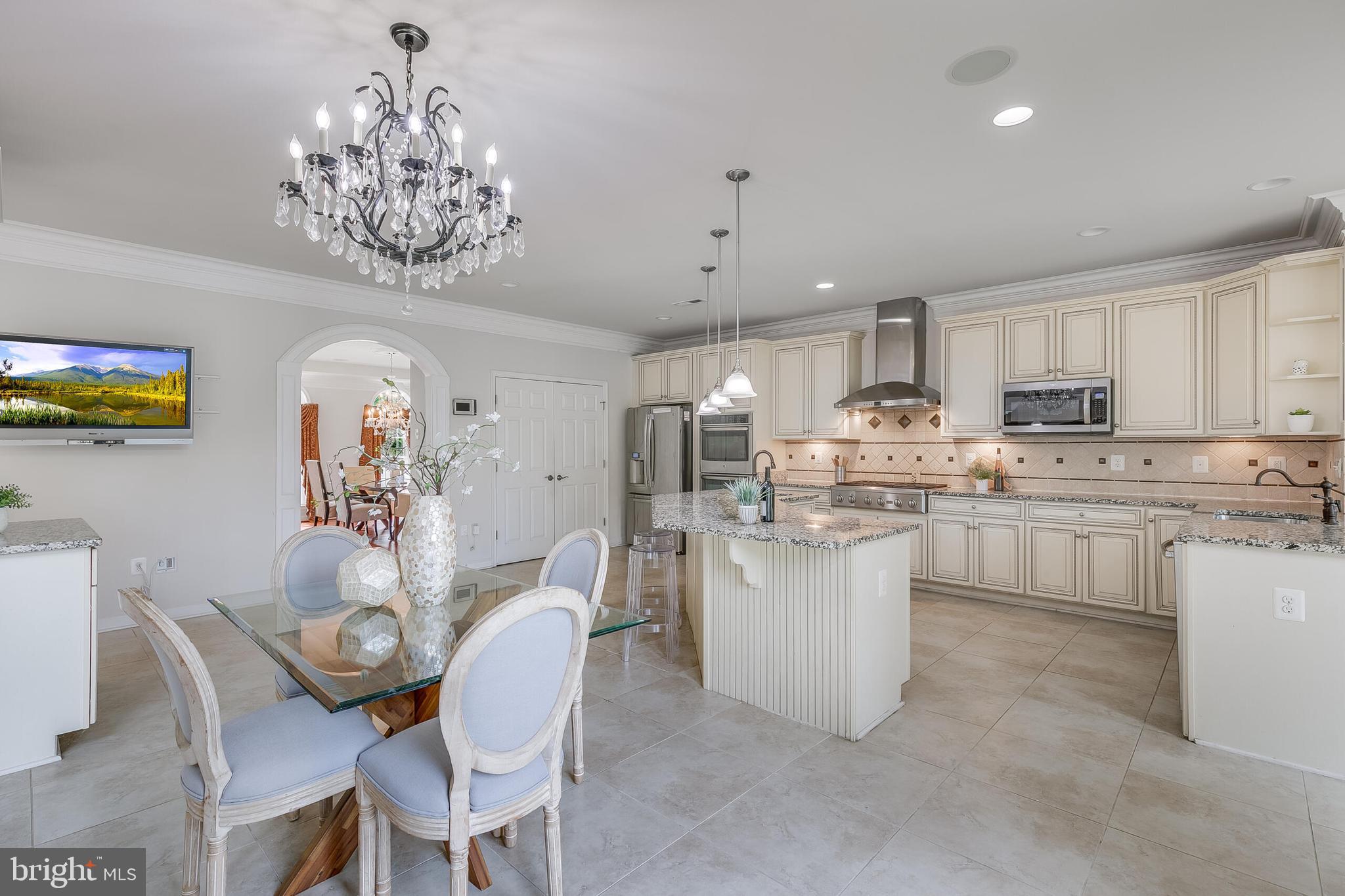 1271 Kensington Road McLean, VA 22101 - Photo 13 of 48 Kitchen with breakfast room