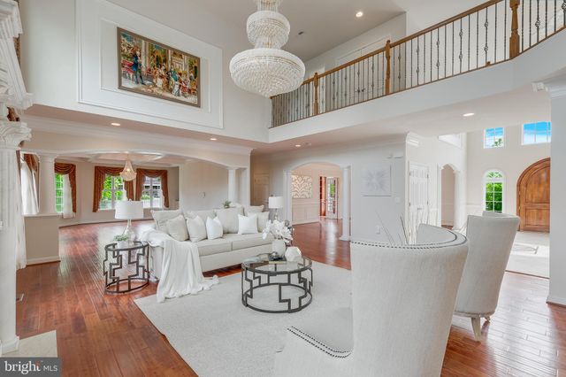 $2,100,000 | 1271 Kensington Road, McLean, VA 22101