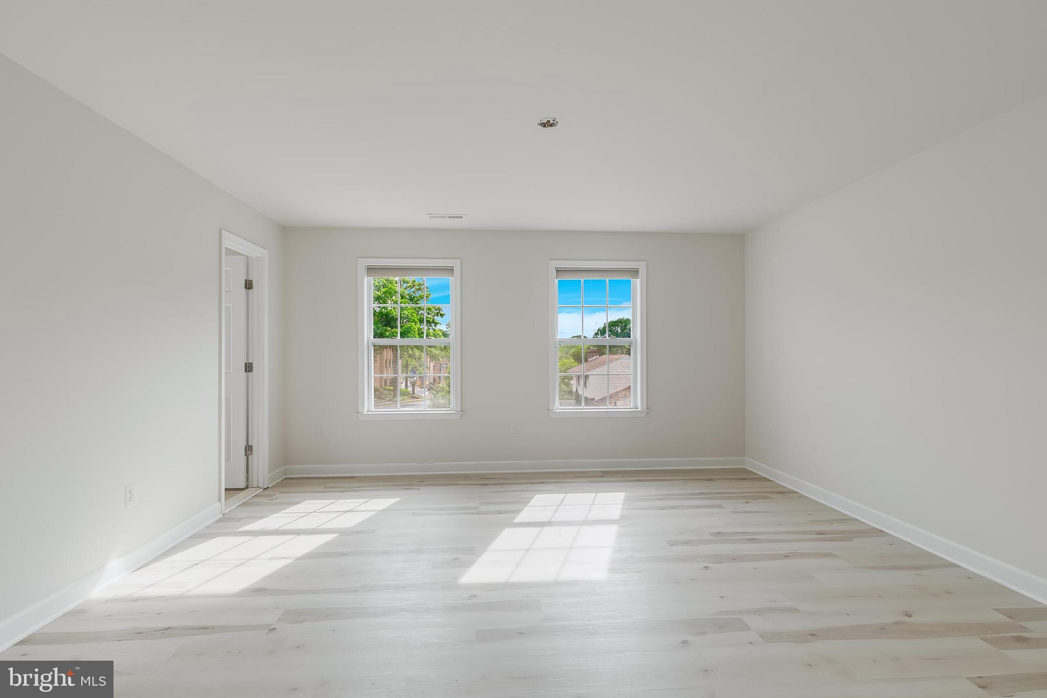 1271 Kensington Road McLean, VA 22101 - Photo 36 of 48 Secondary bedroom upper level