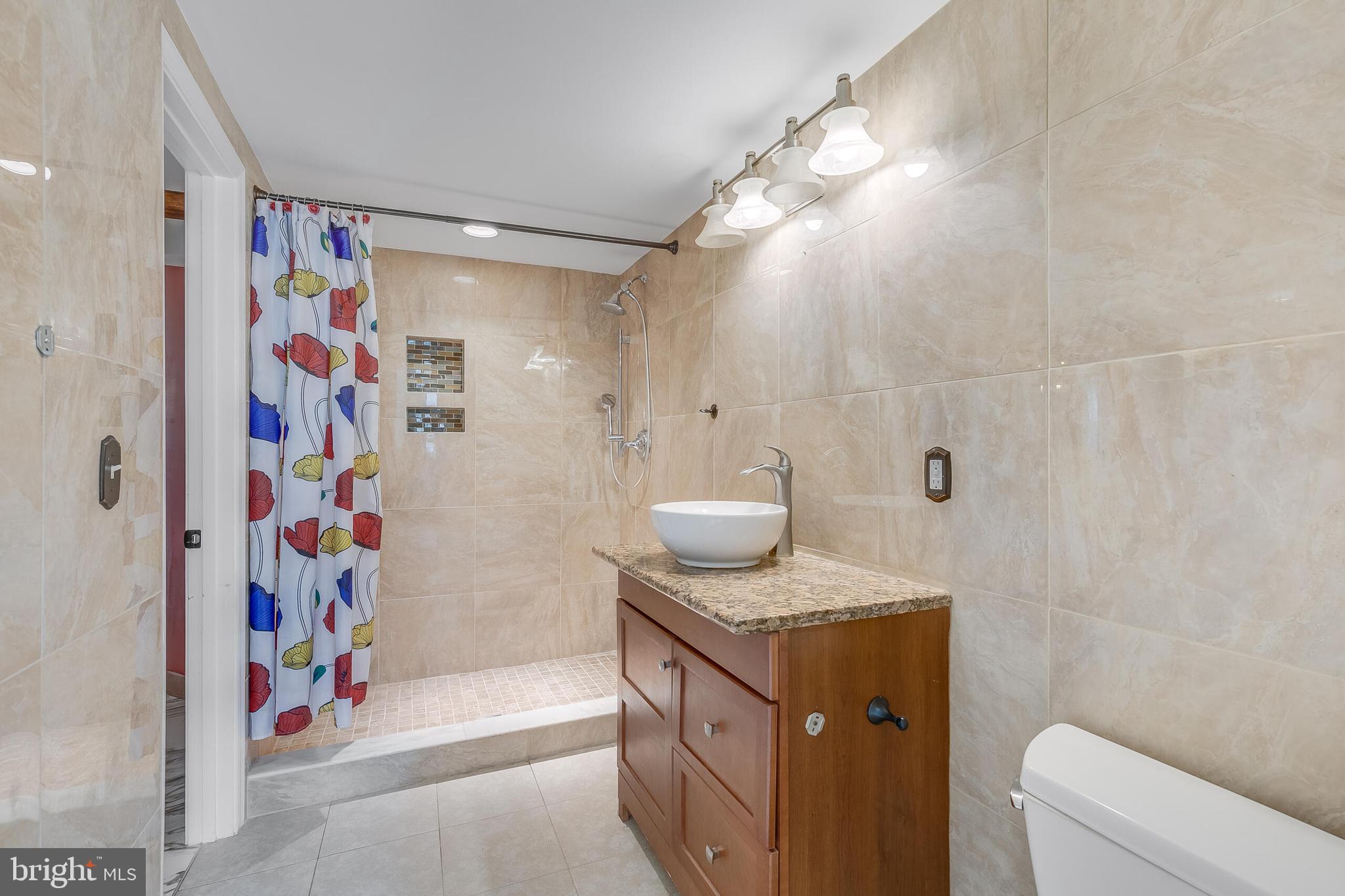 1271 Kensington Road McLean, VA 22101 - Photo 44 of 48 Full bathroom