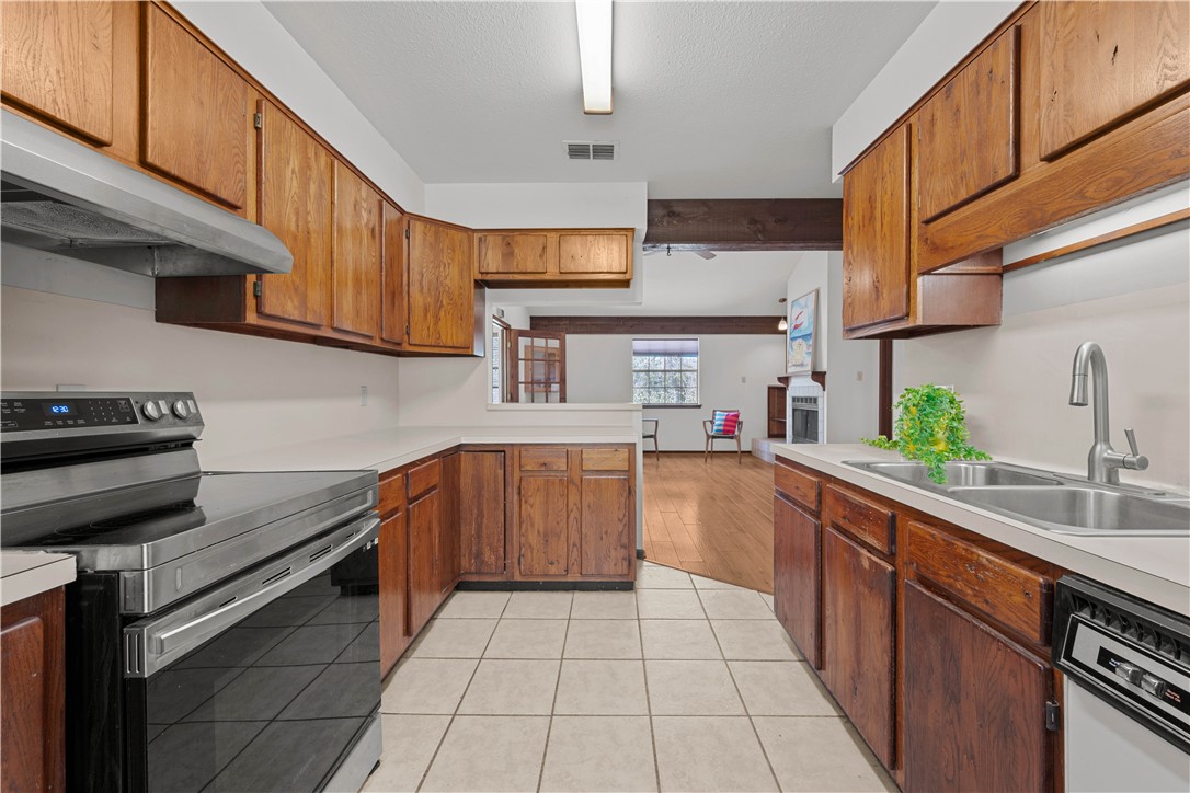 606 North 7th Street Fulton, TX 78382 - Photo 11 of 32