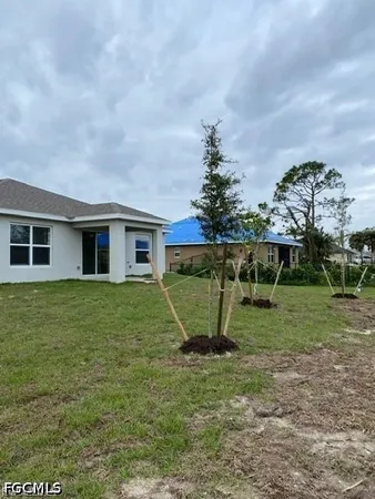 a view of a house with a backyard