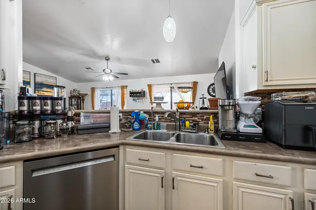 $368,900 | 1260 South Lindsay Road, Unit 38, Mesa, AZ 85204