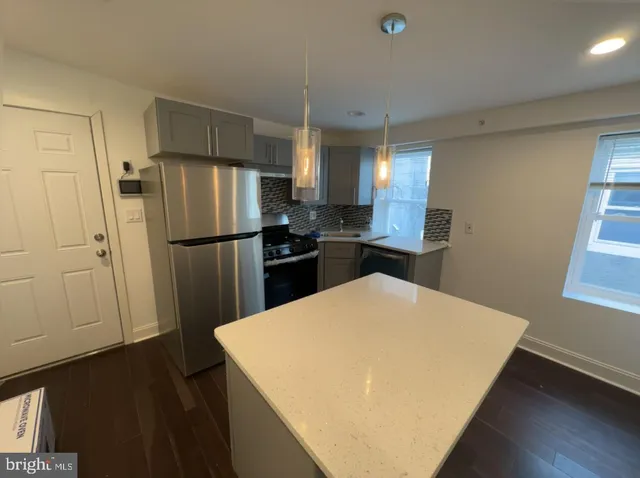 $1,250 | 1635 West Girard Avenue, Unit 3R, Philadelphia, PA 19130