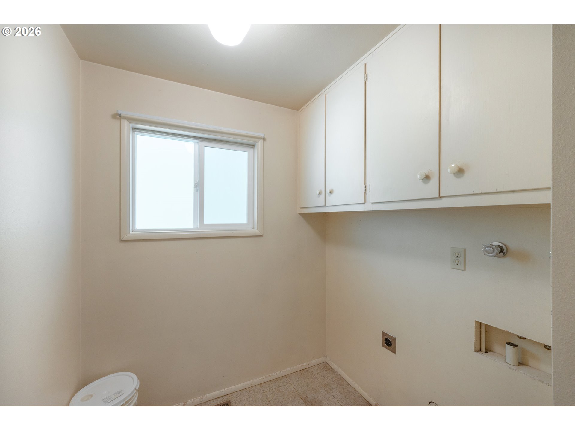 3392 Onyx Place Eugene, OR 97405 - Photo 28 of 41 a view of an empty room
