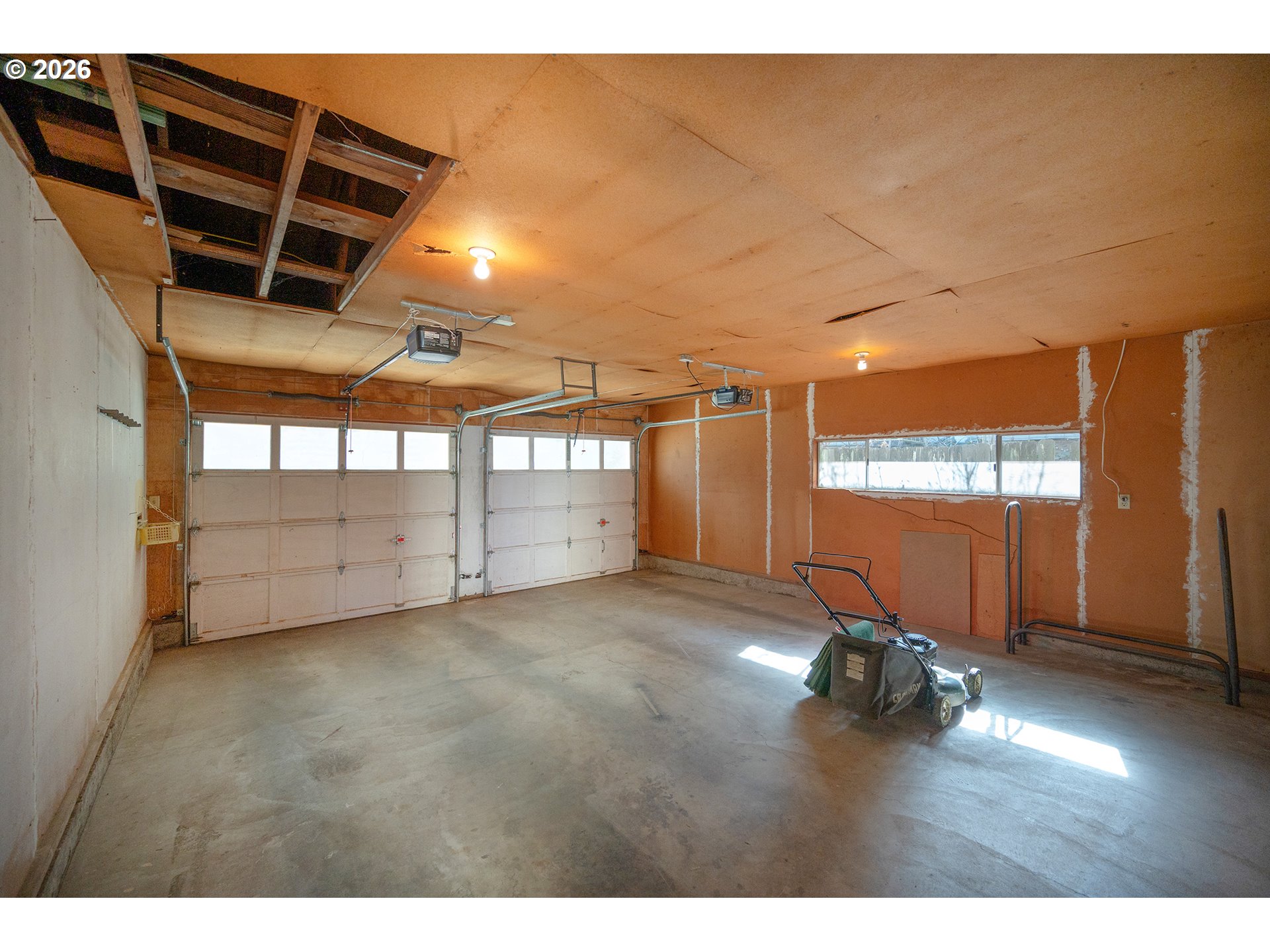 3392 Onyx Place Eugene, OR 97405 - Photo 34 of 41 a view of a garage