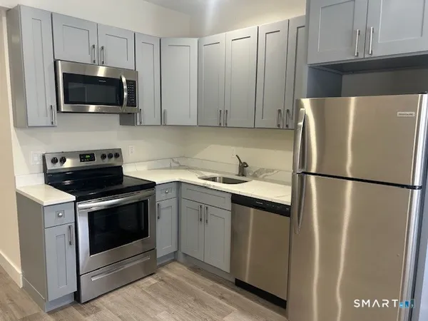 $1,950 | 11 Church Hill Road, Unit 8, Newtown, CT 06470