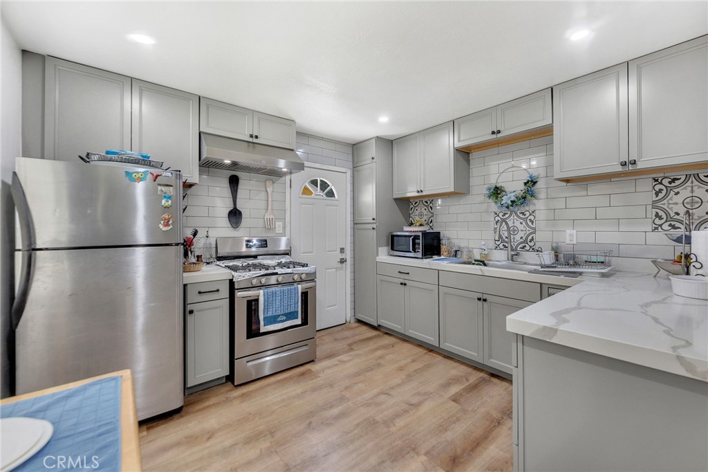 44309 Hardwood Avenue Lancaster, CA 93534 - Photo 7 of 34 remodeled kitchen