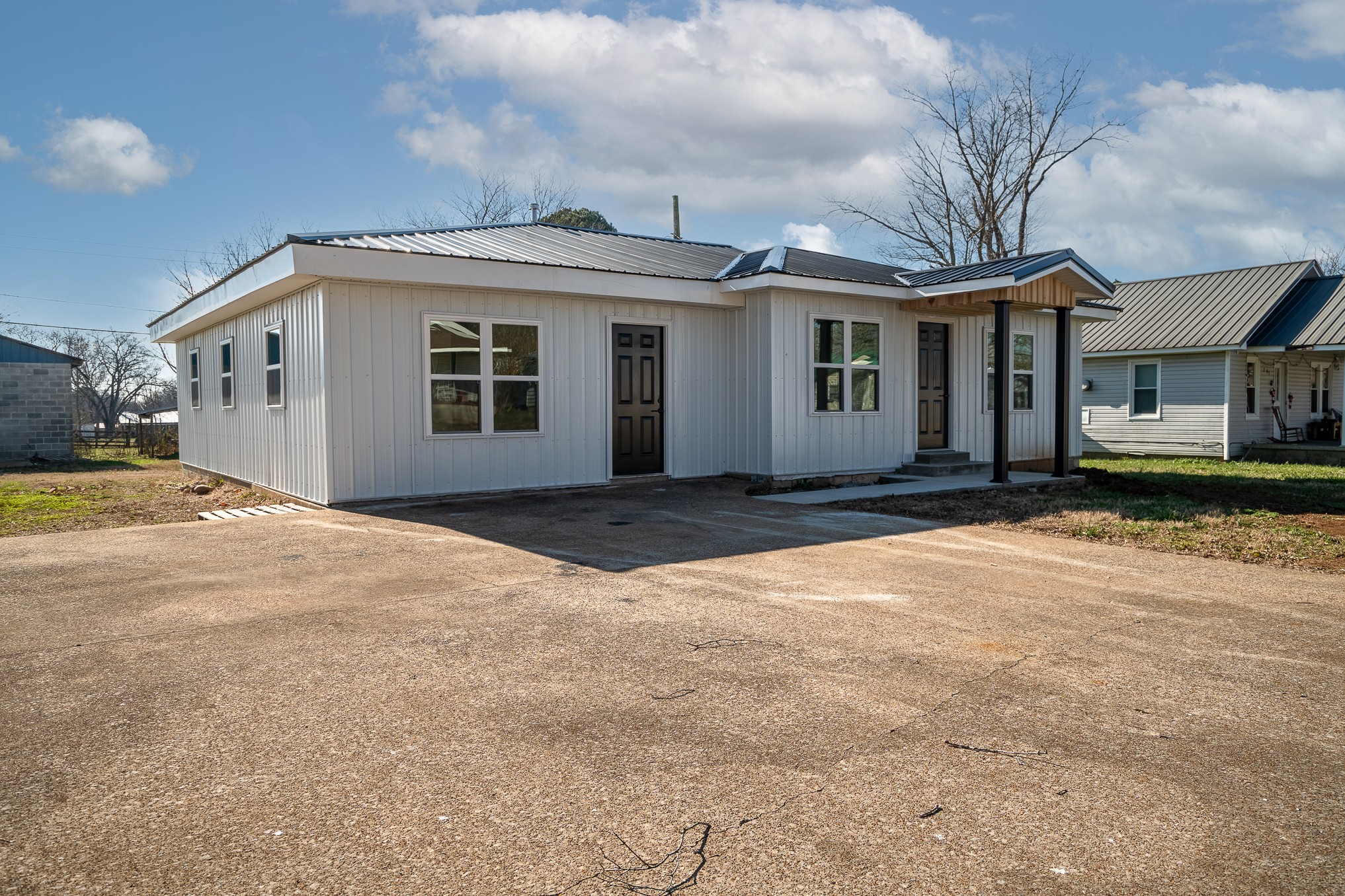 301 Simpson Street Lawrenceburg, TN 38464 - Photo 3 of 20