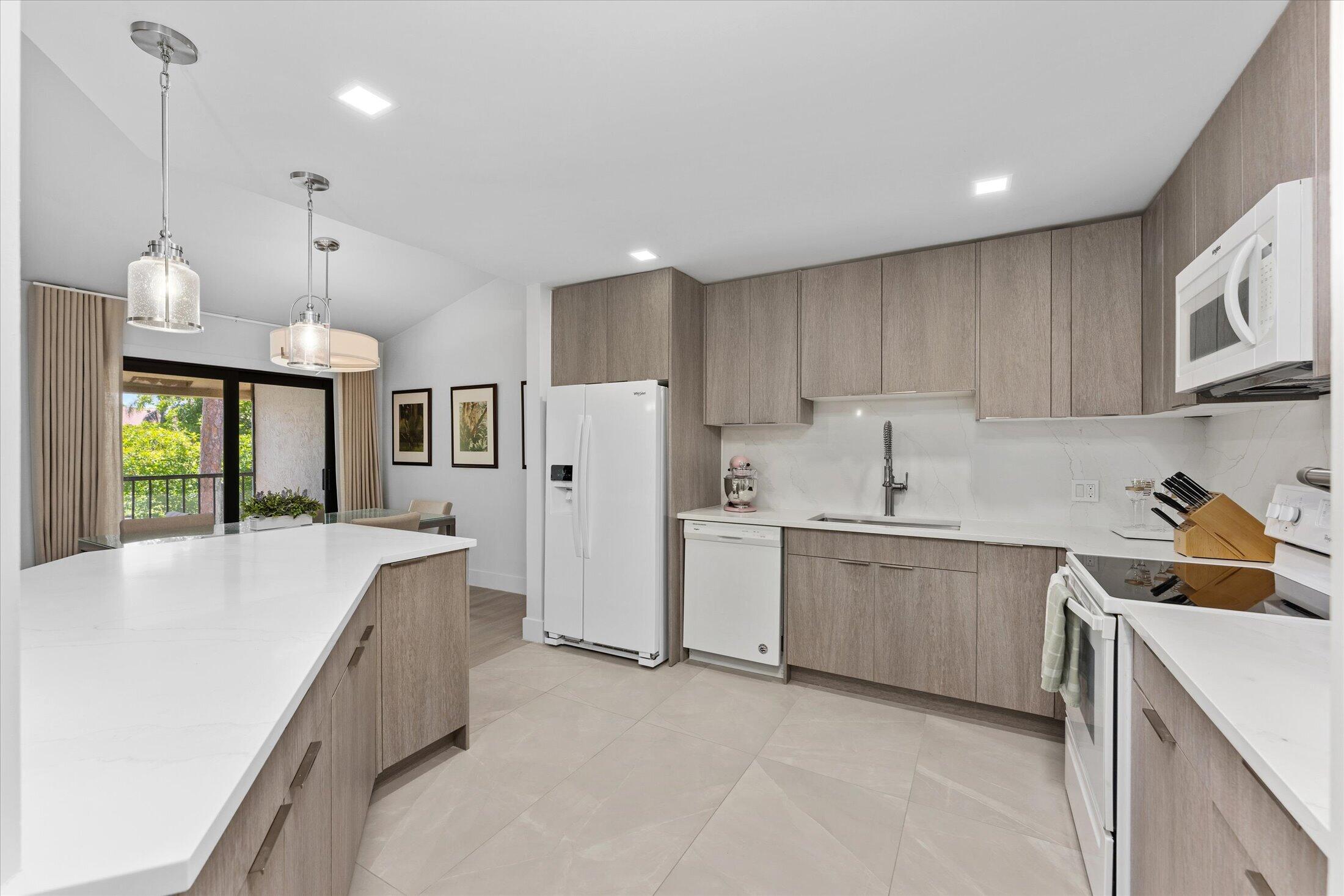 5521 Coach House Circle, Unit G Boca Raton, FL 33486 - Photo 12 of 32 Kitchen