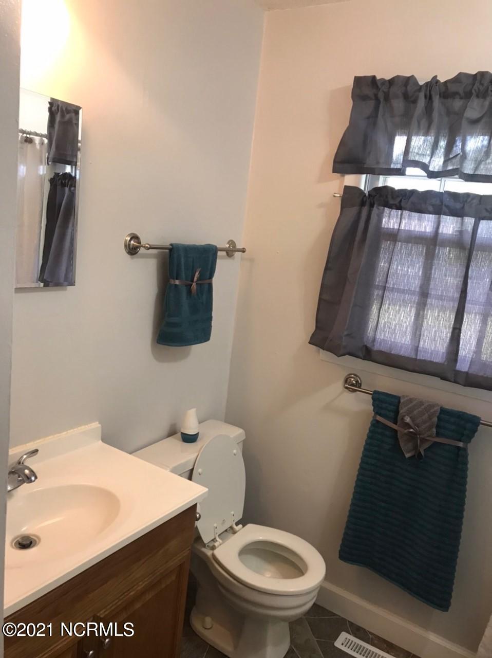 220 Wildwood Road Havelock, NC 28532 - Photo 8 of 14 614A06EB-57BF-48DE-99D5-D3179B9DBFE4