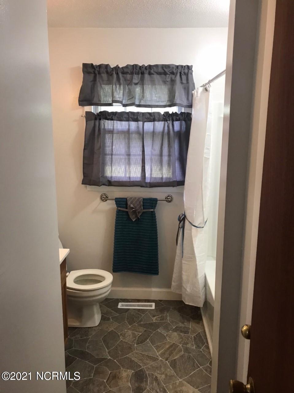 220 Wildwood Road Havelock, NC 28532 - Photo 9 of 14 54A69649-00A0-45D1-9420-C53062D0B55E