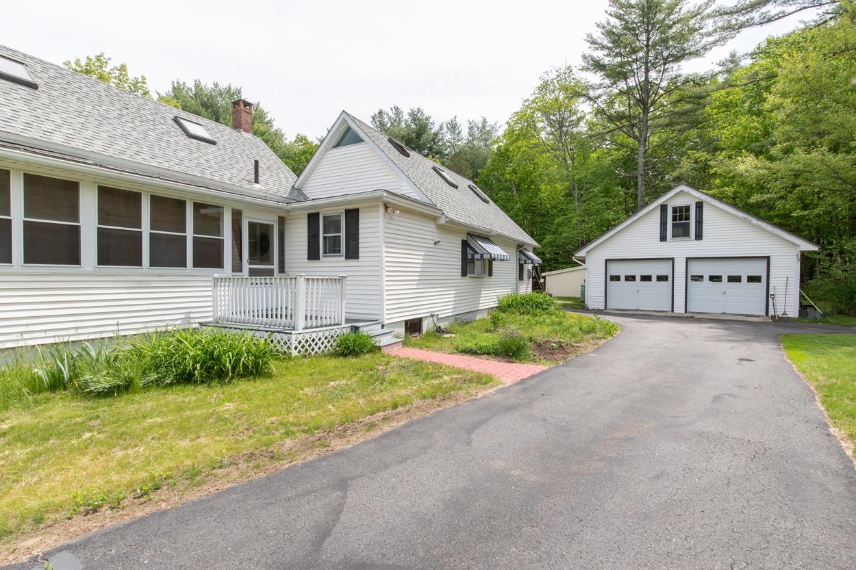 493 Clinton Street Concord, NH 03301 - Photo 3 of 58