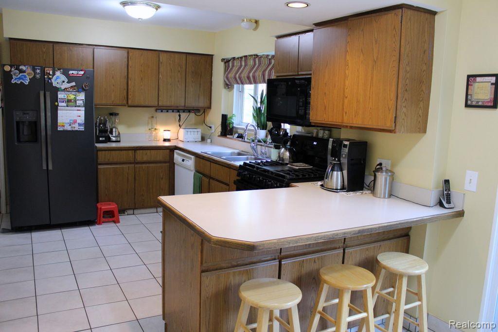 8620 Rattalee Lake Road Clarkston, MI 48348 - Photo 8 of 49