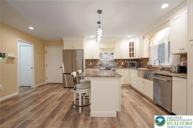 $439,900 | 2021 Evergreen Drive, Tamaqua, PA 18252