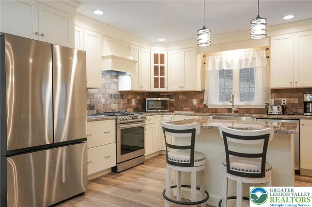 $439,900 | 2021 Evergreen Drive, Tamaqua, PA 18252