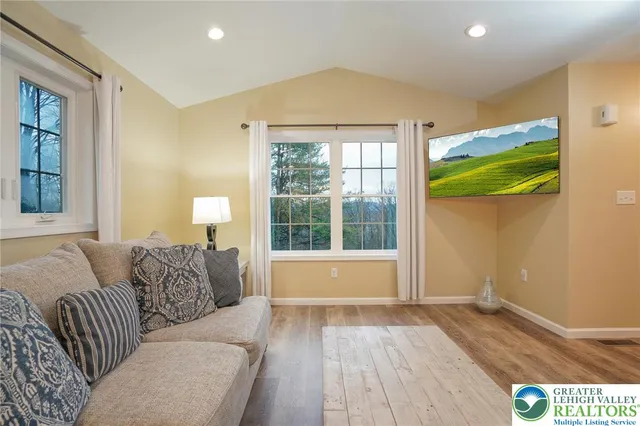 $439,900 | 2021 Evergreen Drive, Tamaqua, PA 18252