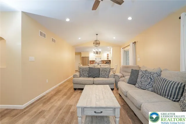 $439,900 | 2021 Evergreen Drive, Tamaqua, PA 18252