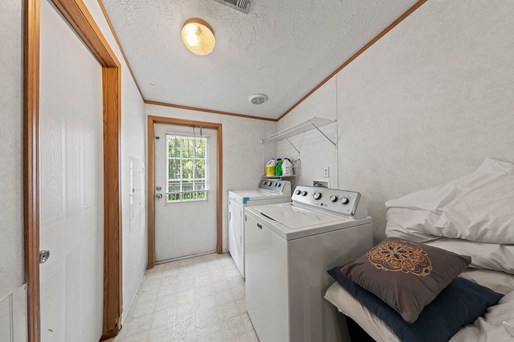 3943 Bambi Road Crestview, FL 32539 - Photo 27 of 36 a utility room with dryer and washer