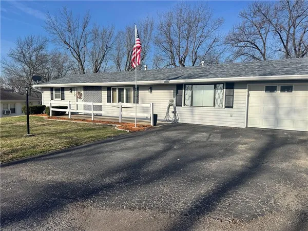$179,900 | 2208 Millwood Drive, Atchison, KS 66002